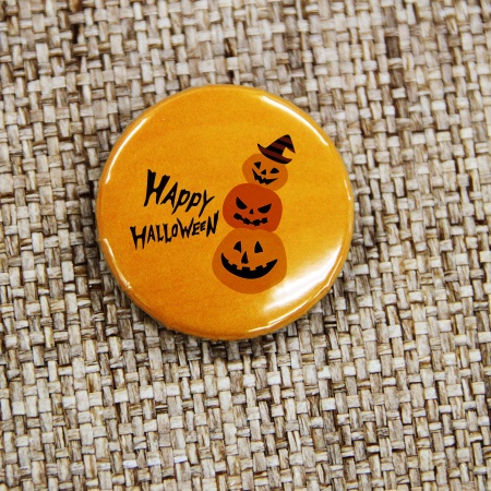 S0014-0009｜ハロウィングッズ 缶バッジ 3パンプキンズ カラー｜飲食店